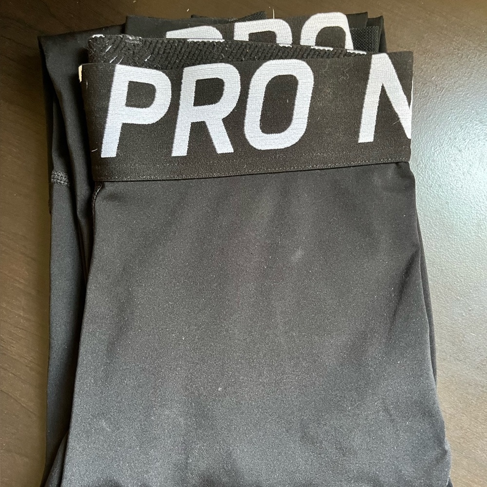 Barely worn full length Nike Pro DRI-FIT leggings black